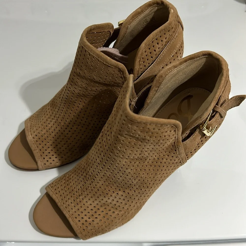 Sam Edelman wedge bootie with buckle size 8.5 GUC - Picture 3 of 7